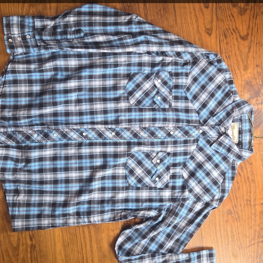Wrangler Men's Blue and Black Checkered Shirt